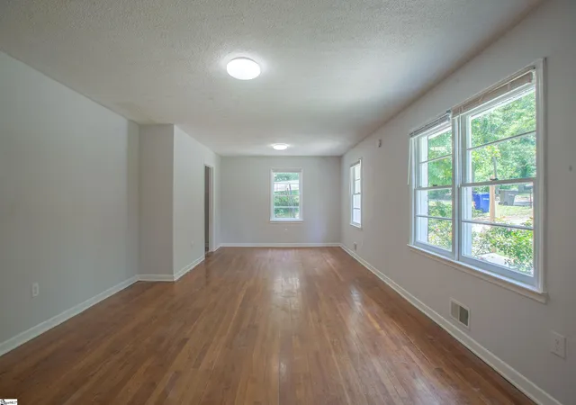 Homes for sale in Spartanburg, SC | 640 Humphrey St, Spartanburg, SC 29301 | MLS# 1596701