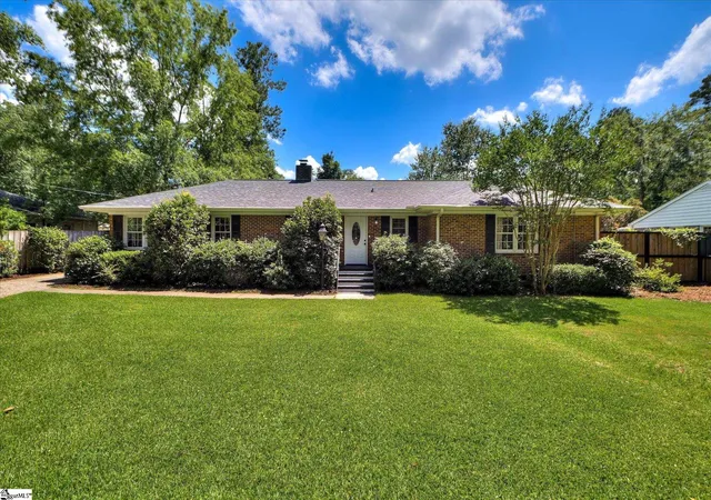Photo 1 of Single family home for sale at 215 Se Barnard Ave, Aiken, SC 29801 | MLS# 1561974 | Listing updated on 2026-07-09
