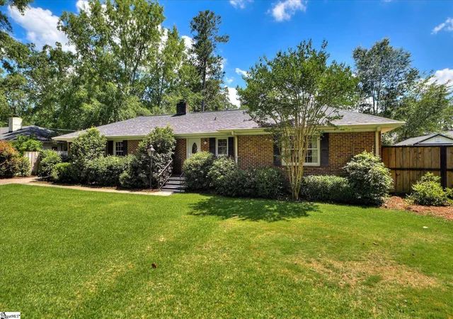 Photo 2 of Single family home for sale at 215 Se Barnard Ave, Aiken, SC 29801 | MLS# 1561974 | Listing updated on 2026-07-09