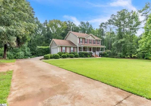 Photo 3 of Single family home for sale at 107 Indian Ridge Dr, Laurens, SC 29360 | MLS# 1600275 | Listing updated on 2026-08-11