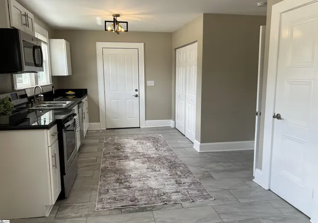 Photo 3 of Single family home for sale at 1600 W Parker Rd, Greenville, SC 29617 | MLS# 1590548 | Listing updated on 2026-09-17