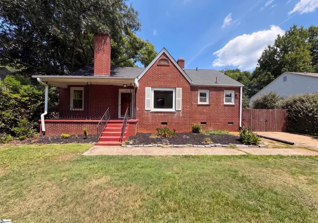 Photo 1 of Single family home for sale at 309 E Blue Ridge Dr, Greenville, SC 29609 | MLS# 1599629 | Listing updated on 2026-08-27