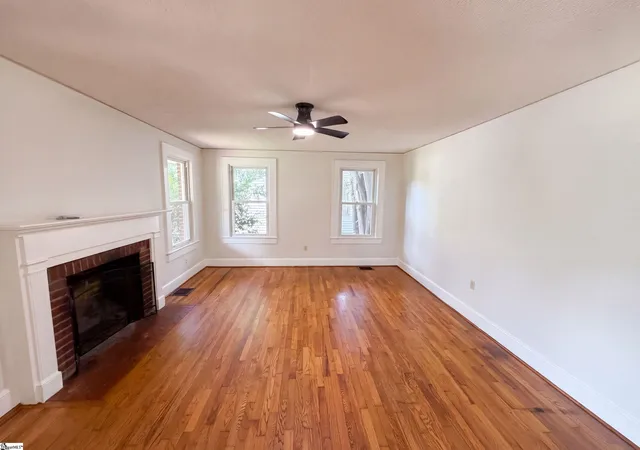 Photo 3 of Single family home for sale at 309 E Blue Ridge Dr, Greenville, SC 29609 | MLS# 1599629 | Listing updated on 2026-08-27