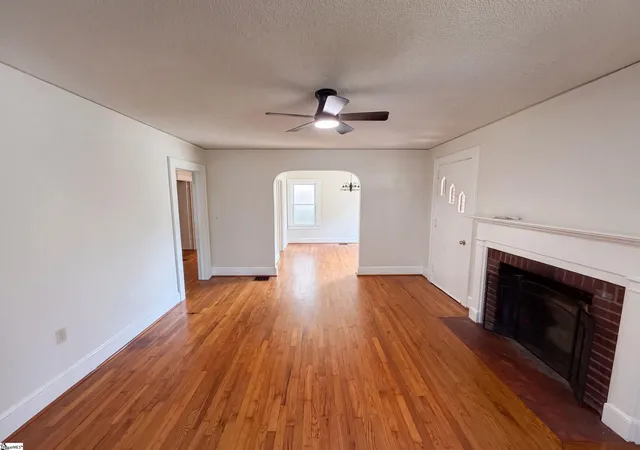 Photo 3 of Single family home for sale at 309 E Blue Ridge Dr, Greenville, SC 29609 | MLS# 1599629 | Listing updated on 2026-08-27