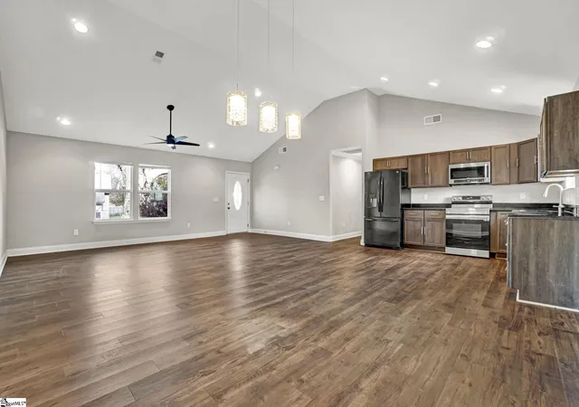 Photo 3 of Single family home for sale at 7 W 2nd St, Williamston, SC 29697 | MLS# 1582352 | Listing updated on 2026-09-09