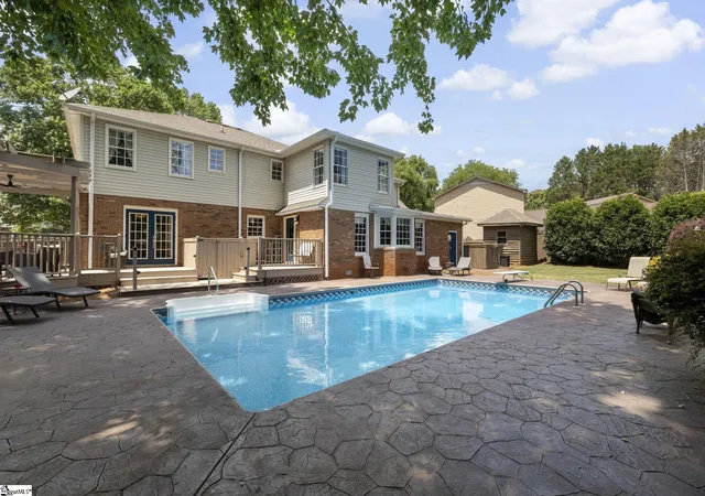 Photo 2 of Single family home for sale at 4 Brynhurst Ct, Greenville, SC 29615 | MLS# 1602220 | Listing updated on 2026-09-13