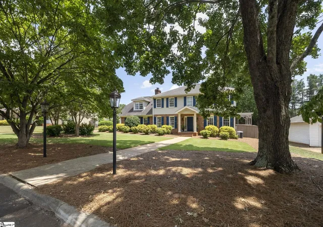 Photo 3 of Single family home for sale at 4 Brynhurst Ct, Greenville, SC 29615 | MLS# 1602220 | Listing updated on 2026-09-13