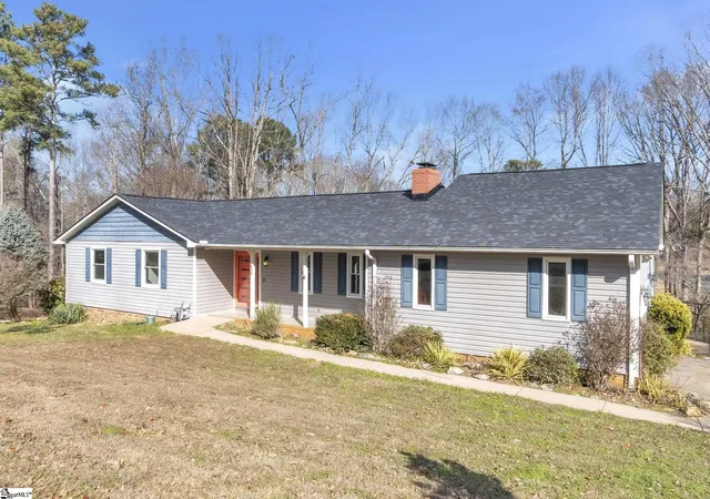 Photo 1 of Single family home for sale at 402 Shady Pt, Inman, SC 29349 | MLS# 1580328 | Listing updated on 2026-10-09