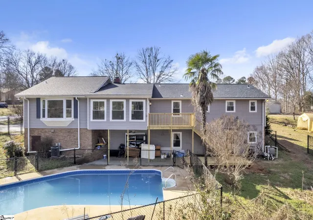 Photo 4 of Single family home for sale at 402 Shady Pt, Inman, SC 29349 | MLS# 1580328 | Listing updated on 2026-10-09