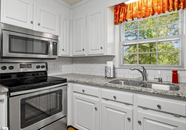 Photo 3 of Single family home for sale at 5 Badger Dr, Taylors, SC 29687 | MLS# 1601930 | Listing updated on 2026-08-26