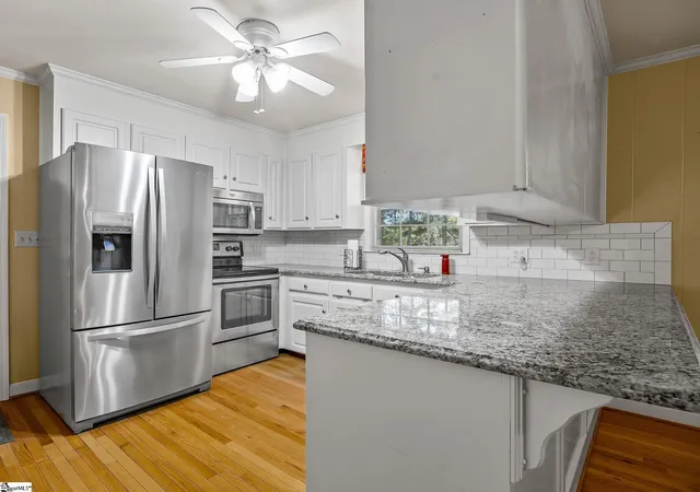 Photo 3 of Single family home for sale at 5 Badger Dr, Taylors, SC 29687 | MLS# 1601930 | Listing updated on 2026-08-26