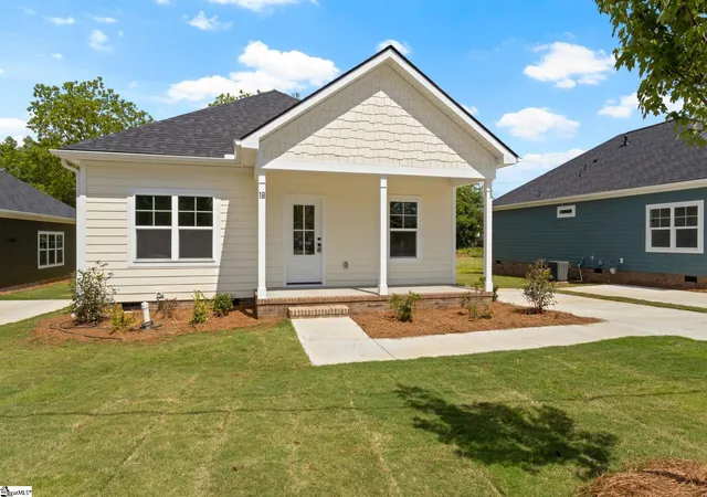 Photo 1 of Single family home for sale at 18 N Georgia Ave, Greenville, SC 29611 | MLS# 1558468 | Listing updated on 2026-09-01