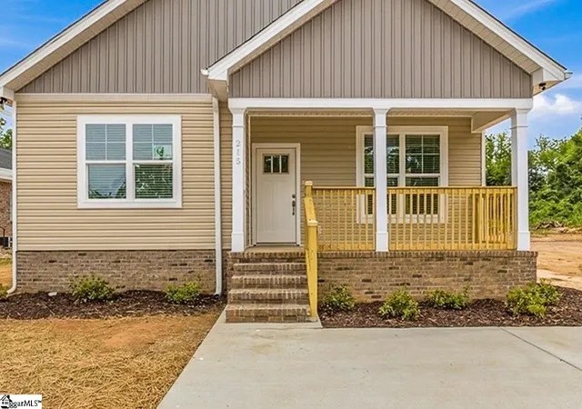 14th image of 215 W Durst Ave, Greenwood, SC 29649 | MLS# 1590510