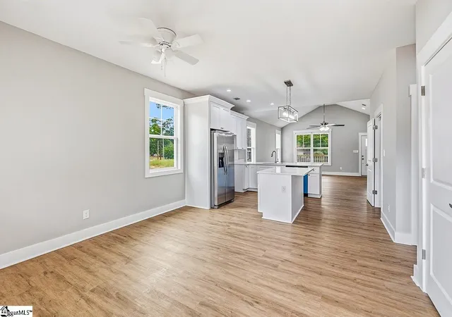 3rd image of 215 W Durst Ave, Greenwood, SC 29649 | MLS# 1590510