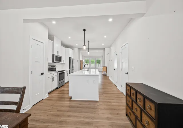 Photo 3 of Sale Pending at 160 Moss Hollow Wy, Simpsonville, SC 29680 | MLS# 1594865 | Listing updated on 2026-08-31