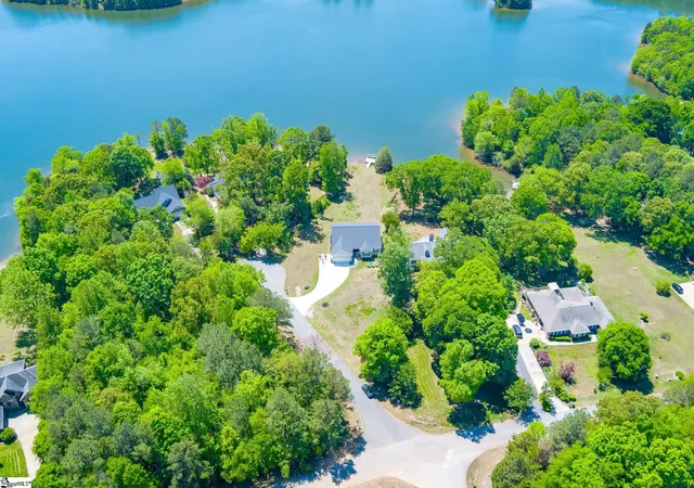 Photo 3 of Single family home for sale at 102 Indian Ridge Pt, Laurens, SC 29360 | MLS# 1589398 | Listing updated on 2026-09-28