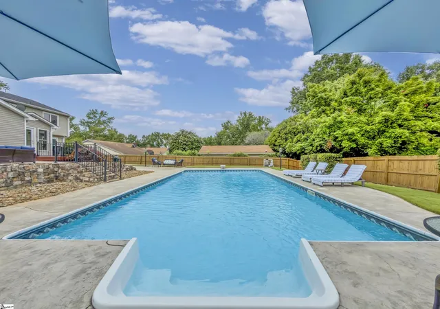 Photo 2 of Single family home for sale at 427 Longstreet Dr, Greer, SC 29650 | MLS# 1600176 | Listing updated on 2026-09-11