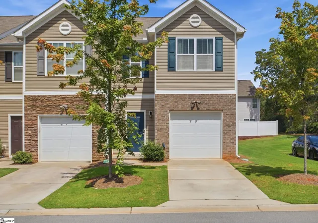 Photo 2 of Townhouse for sale at 217 Southridge Ct, Easley, SC 29642 | MLS# 1602133 | Listing updated on 2026-09-16