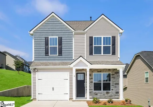 Photo 1 of Single family home for sale at 3 Bourn Dr, Simpsonville, SC 29680 | MLS# 1590868 | Listing updated on 2026-09-18