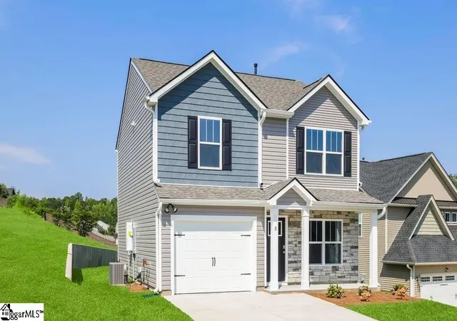 Photo 2 of Single family home for sale at 3 Bourn Dr, Simpsonville, SC 29680 | MLS# 1590868 | Listing updated on 2026-09-18