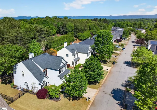 2nd image of 205 Summitbluff Dr, Greenville, SC 29617 | MLS# 1600172