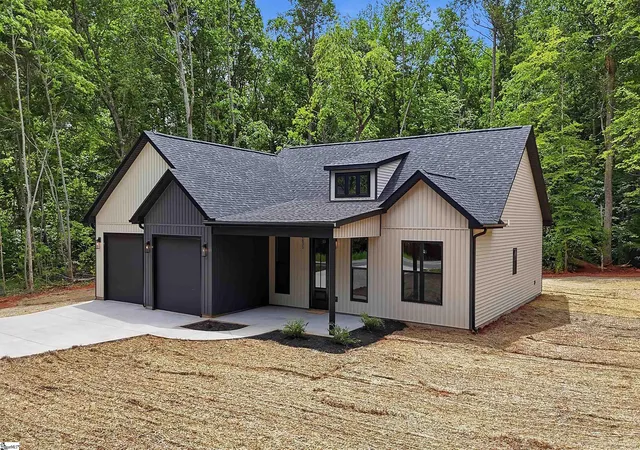 Photo 2 of Single family home for sale at 2835 Melvin Hill Rd, Campobello, SC 29322 | MLS# 1596021 | Listing updated on 2026-08-10