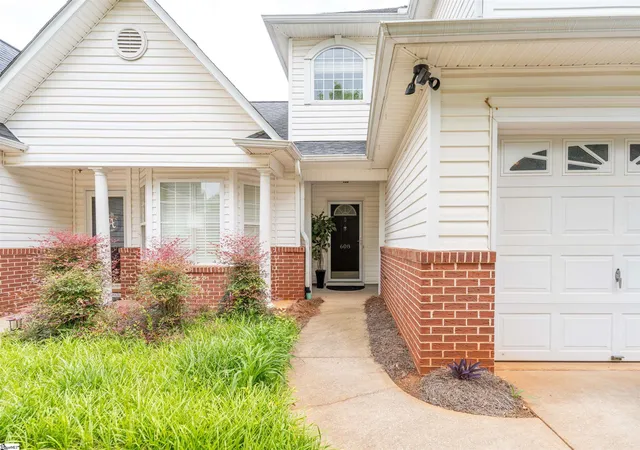 Homes for sale in Greer, SC | 608 Glassyrock Ct, Greer, SC 29650 | MLS# 1590397