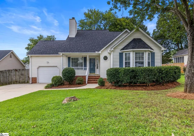 Photo 1 of Single family home for sale at 140 Oak Valley Dr, Simpsonville, SC 29681 | MLS# 1600221 | Listing updated on 2026-09-11