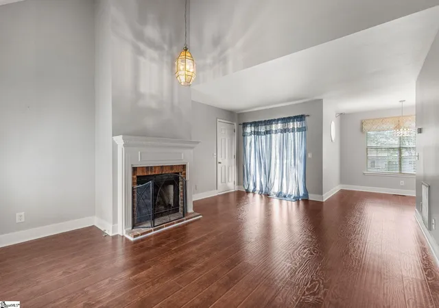 Photo 3 of Single family home for sale at 140 Oak Valley Dr, Simpsonville, SC 29681 | MLS# 1600221 | Listing updated on 2026-09-11
