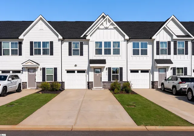 Townhouse for sale at 206 Copper Hill Run, Greenville, SC 29611 | MLS# 1598966