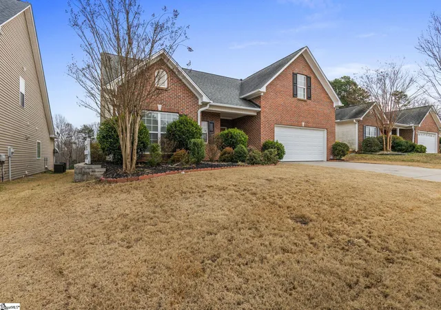 Photo 3 of Sale Pending at 704 Center Rd, Taylors, SC 29687 | MLS# 1583466 | Listing updated on 2026-08-30