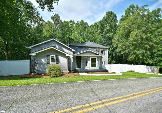 Photo 2 of Single family home for sale at 197 Deer Creek Rd, Easley, SC 29640 | MLS# 1599027 | Listing updated on 2026-08-31