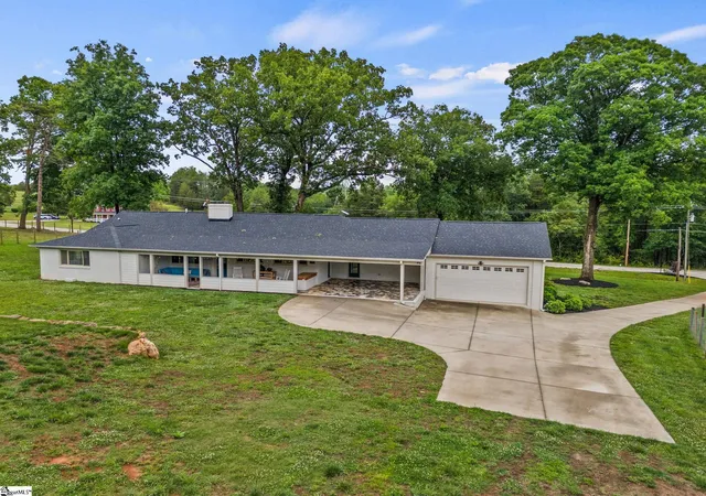 Photo 2 of Single family home for sale at 9401 Old White Horse Rd, Greenville, SC 29617 | MLS# 1593150 | Listing updated on 2026-09-11