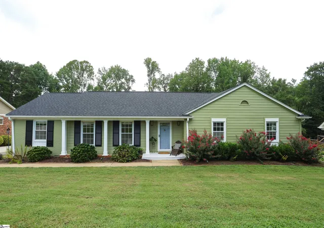 Photo 2 of Sale Pending at 5016 Maplewood Dr, Greenville, SC 29615 | MLS# 1601525 | Listing updated on 2026-09-03