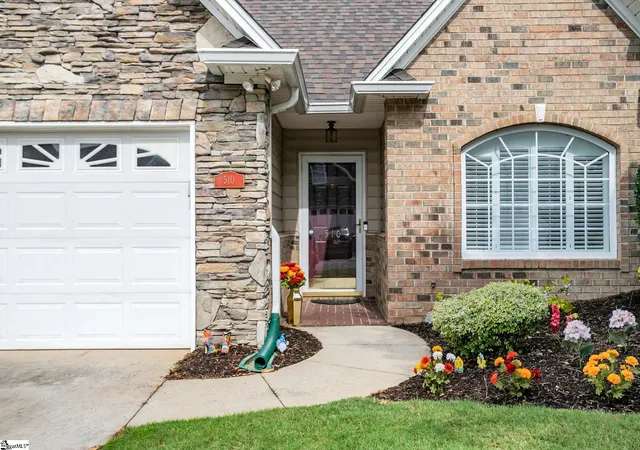 Photo 3 of Sale Pending at 510 Falling Rock Wy, Greenville, SC 29615 | MLS# 1599394 | Listing updated on 2026-08-19