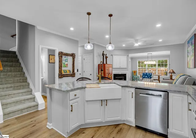 Photo 4 of Sale Pending at 510 Falling Rock Wy, Greenville, SC 29615 | MLS# 1599394 | Listing updated on 2026-08-19