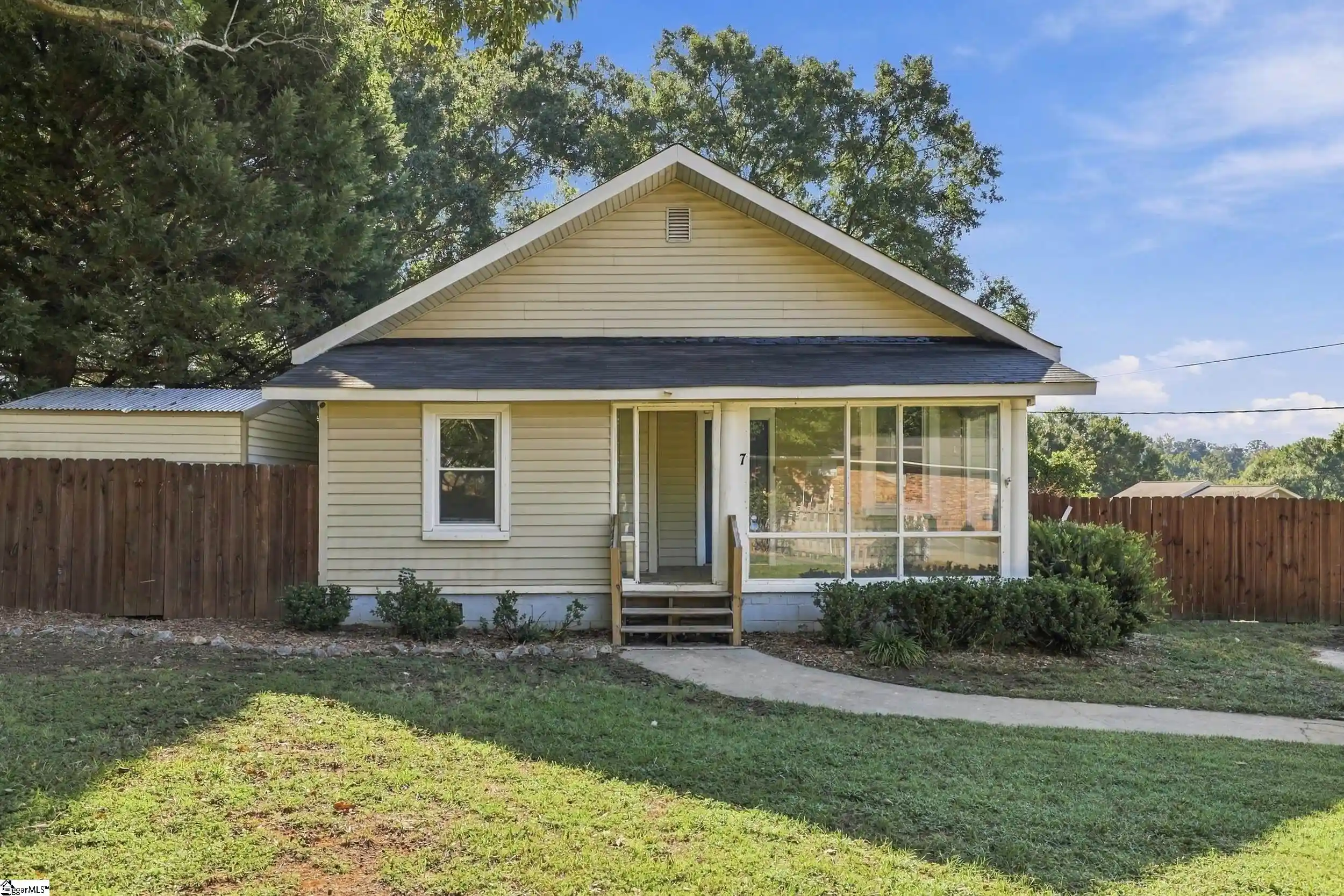 Photo 1 of Single family home for sale at 7 Jonquil Ln, Taylors, SC 29687 | MLS# 1606801 | Listing updated on 2026-10-16
