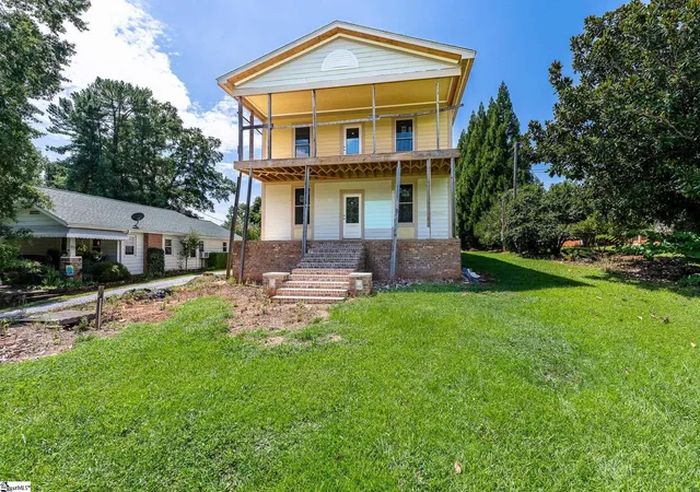 Photo 2 of Single family home for sale at 128 S Howard Ave, Landrum, SC 29356 | MLS# 1602121 | Listing updated on 2026-09-15