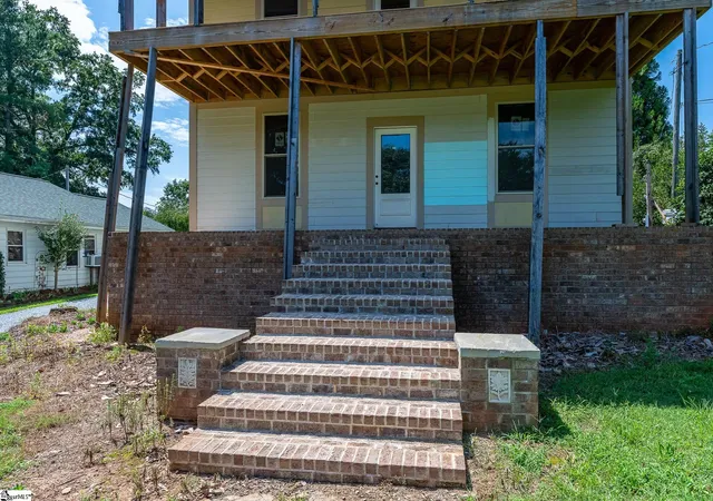 Photo 3 of Single family home for sale at 128 S Howard Ave, Landrum, SC 29356 | MLS# 1602121 | Listing updated on 2026-09-15