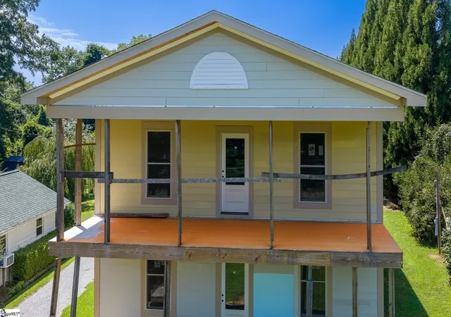 Photo 4 of Single family home for sale at 128 S Howard Ave, Landrum, SC 29356 | MLS# 1602121 | Listing updated on 2026-09-15