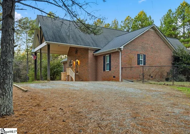 Single family home for sale at 1907 Mountain Creek Church Rd, Starr, SC 29684 | MLS# 1590593