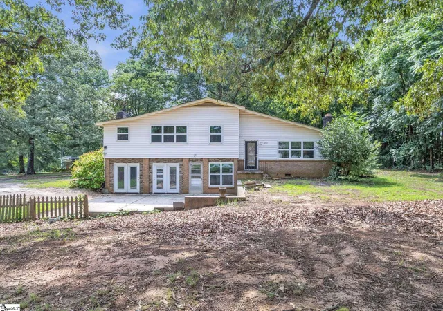 Photo 1 of Single family home for sale at 1201 Lakeview Cir, Greer, SC 29651 | MLS# 1599393 | Listing updated on 2026-08-05