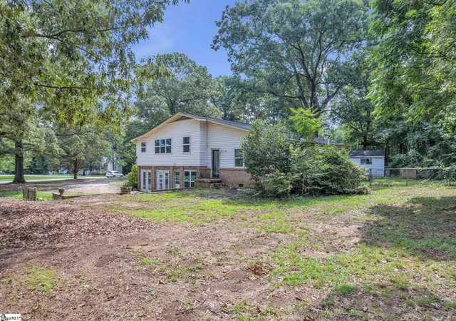 Photo 2 of Single family home for sale at 1201 Lakeview Cir, Greer, SC 29651 | MLS# 1599393 | Listing updated on 2026-08-05