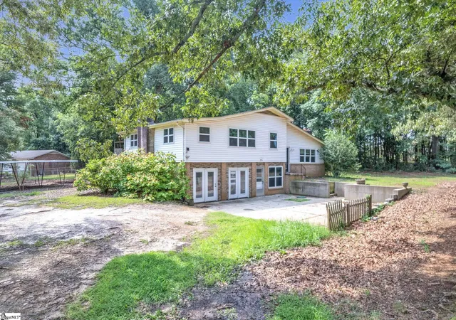 Photo 3 of Single family home for sale at 1201 Lakeview Cir, Greer, SC 29651 | MLS# 1599393 | Listing updated on 2026-08-05