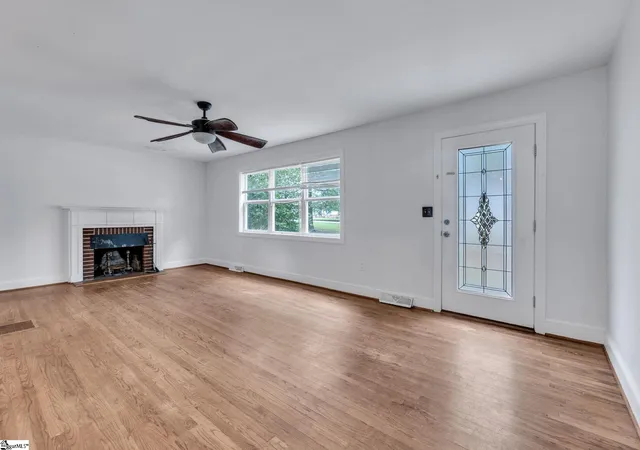 Photo 3 of Single family home for sale at 1201 Lakeview Cir, Greer, SC 29651 | MLS# 1599393 | Listing updated on 2026-08-05