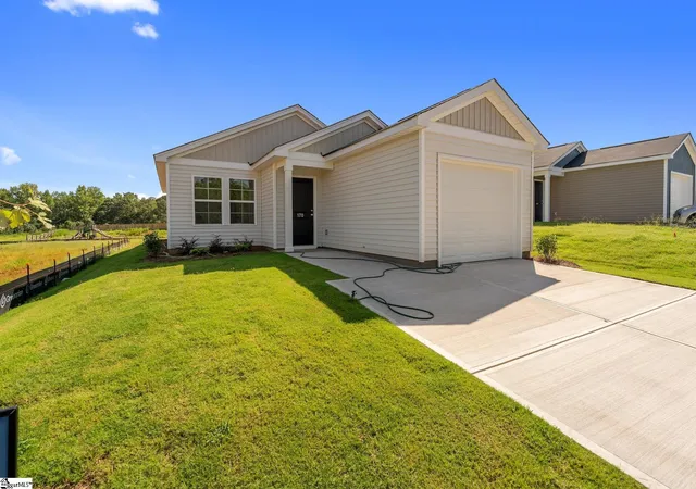 Photo 2 of Single family home for sale at 170 Cloverfield Ln, Spartanburg, SC 29303 | MLS# 1591045 | Listing updated on 2026-08-30