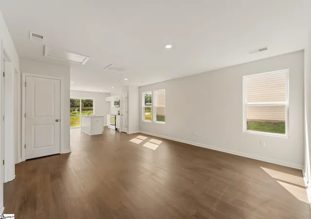 Photo 3 of Single family home for sale at 170 Cloverfield Ln, Spartanburg, SC 29303 | MLS# 1591045 | Listing updated on 2026-08-30