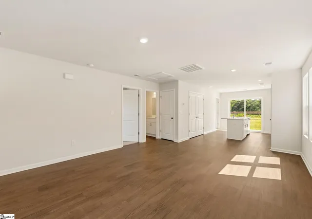 Photo 3 of Single family home for sale at 170 Cloverfield Ln, Spartanburg, SC 29303 | MLS# 1591045 | Listing updated on 2026-08-30