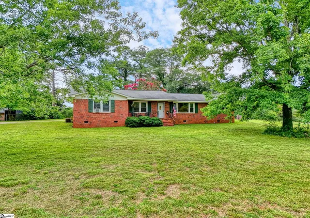 Homes for sale in Piedmont, SC | 202 Saluda Dr, Piedmont, SC 29673 | MLS# 1596593