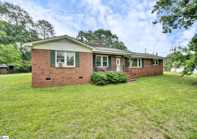 Homes for sale in Piedmont, SC | 202 Saluda Dr, Piedmont, SC 29673 | MLS# 1596593